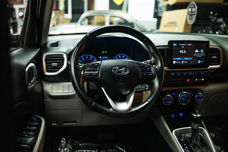 Used 2021 Hyundai Venue SEL FWD image 14