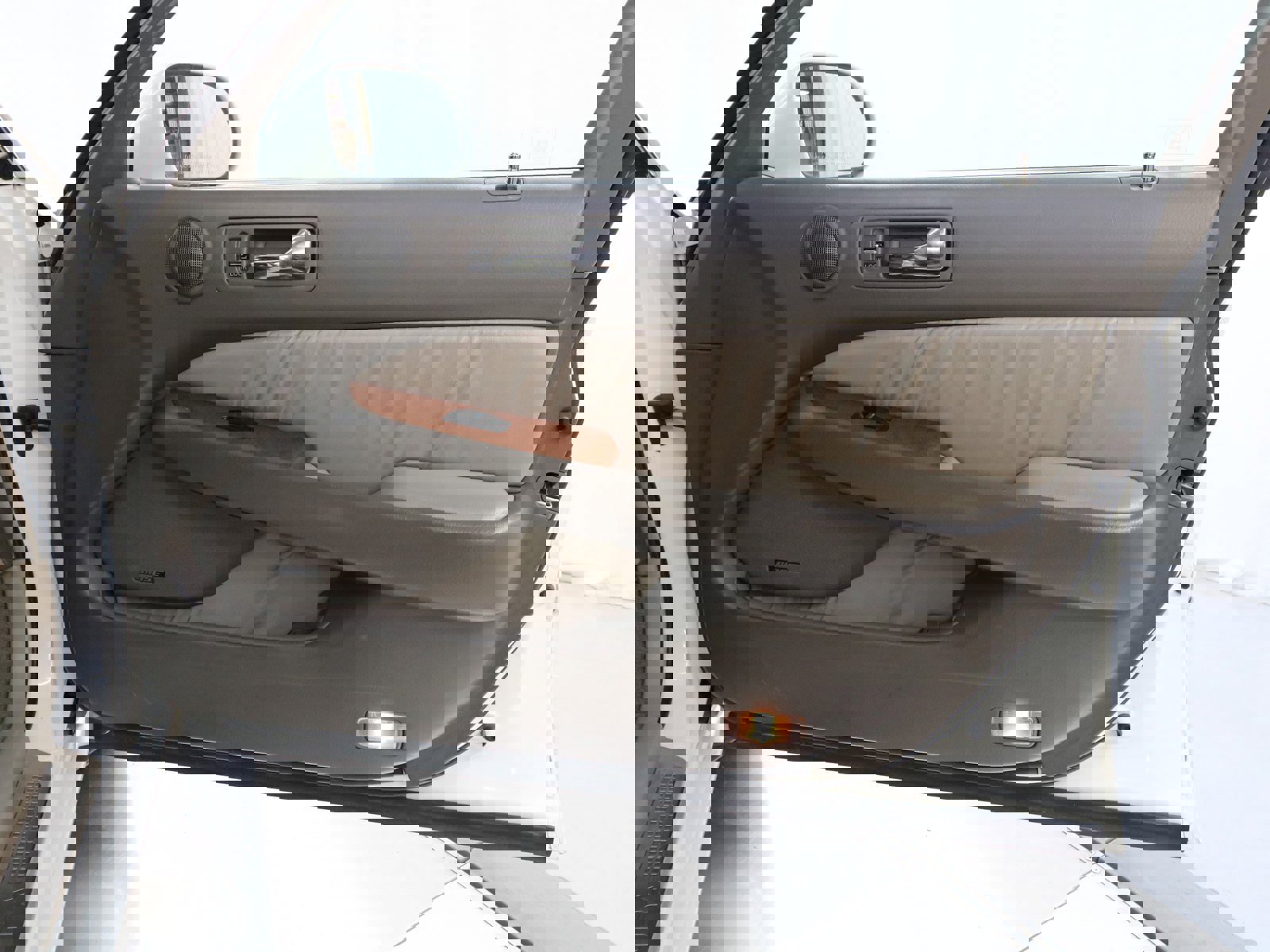 Used 2004 Acura RL w/Navigation System image 24