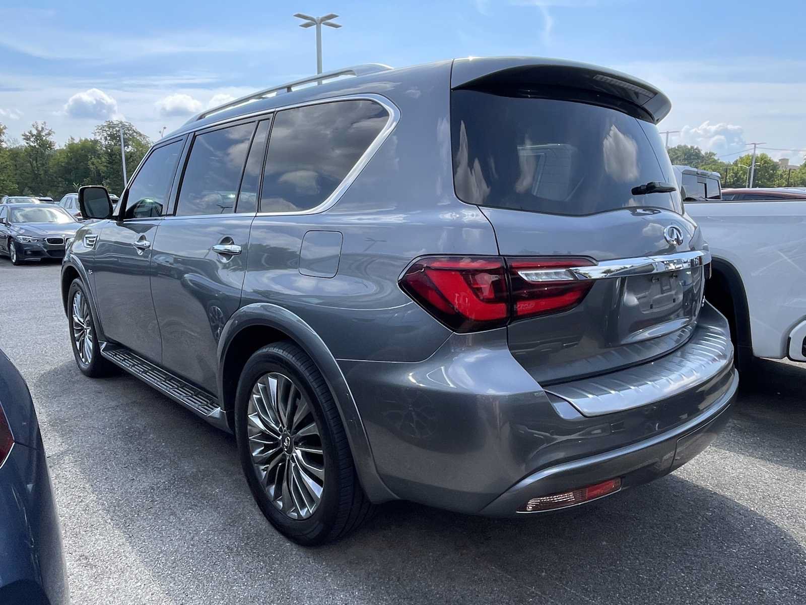 Used 2019 INFINITI QX80 Luxe w/ 22" Wheel Package AWD/4WD image 4