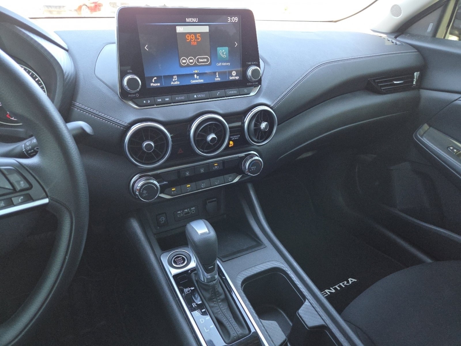 Used 2025 Nissan Sentra SV w/ Trunk Package image 23