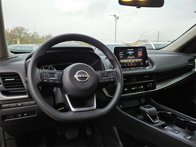 Used 2024 Nissan Rogue SV image 14