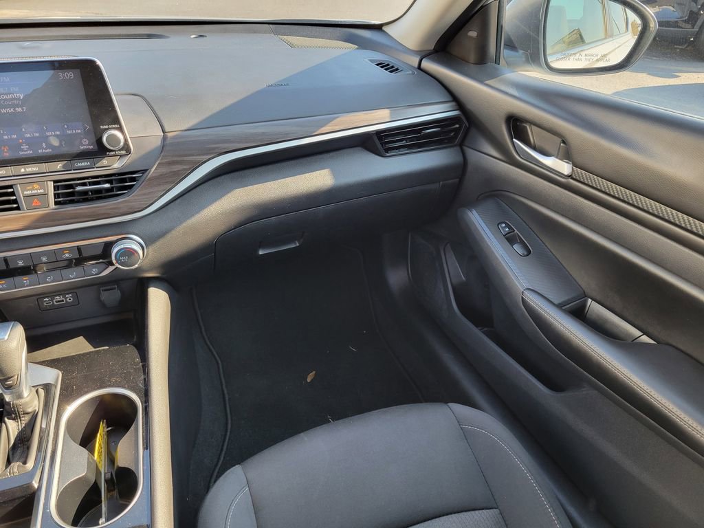Used 2024 Nissan Altima 2.5 SV image 15