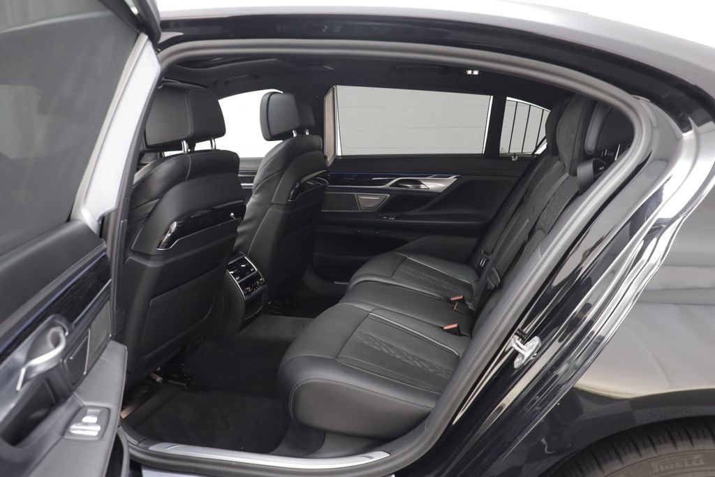 Certified 2022 BMW 750i xDrive w/ Autobahn Package AWD/4WD image 15