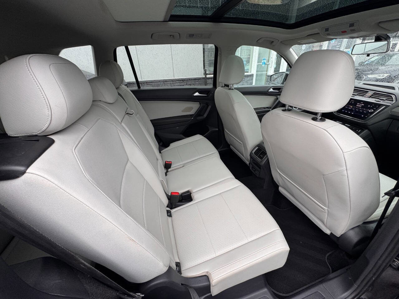 Used 2018 Volkswagen Tiguan SE w/ Panoramic Sunroof Package image 16