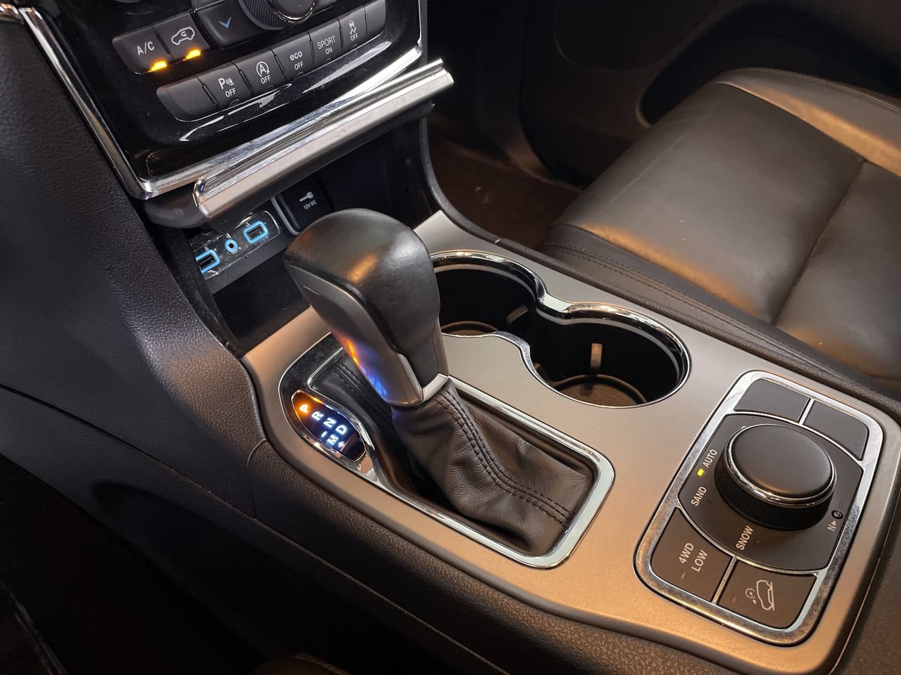 Used 2020 Jeep Grand Cherokee Limited AWD/4WD image 19