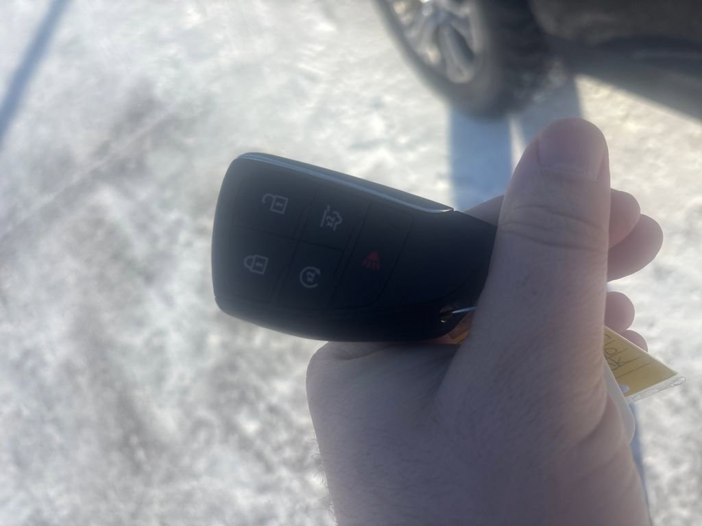 Used 2021 GMC Yukon SLE image 33