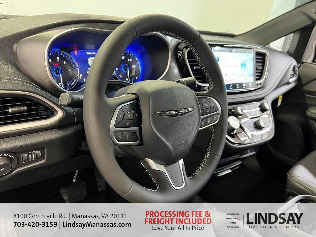 New 2026 Chrysler Pacifica Select image 24