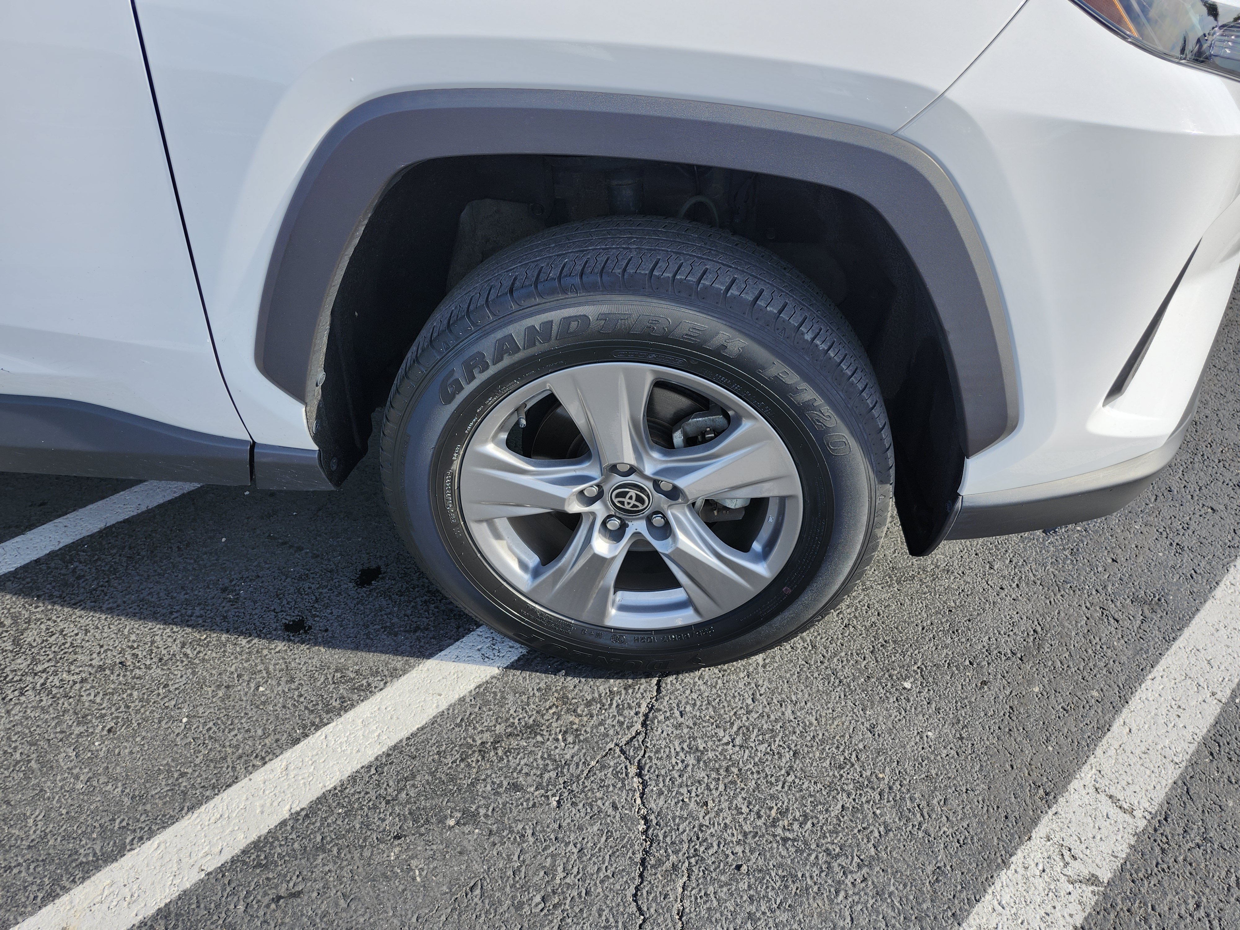 Used 2024 Toyota RAV4 XLE AWD/4WD image 9