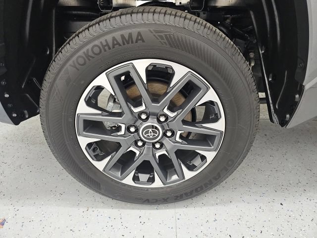 Used 2024 Toyota Tundra Limited AWD/4WD image 7