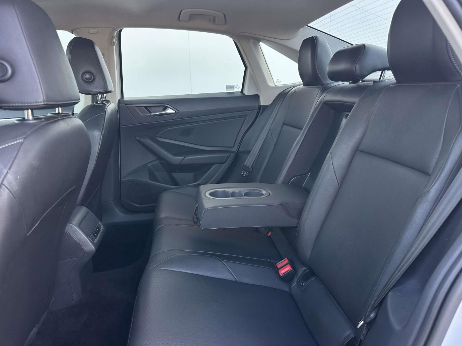 Used 2019 Volkswagen Jetta SE w/ Cold Weather Package FWD image 13