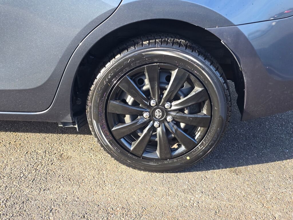 Used 2016 Toyota Corolla LE image 9