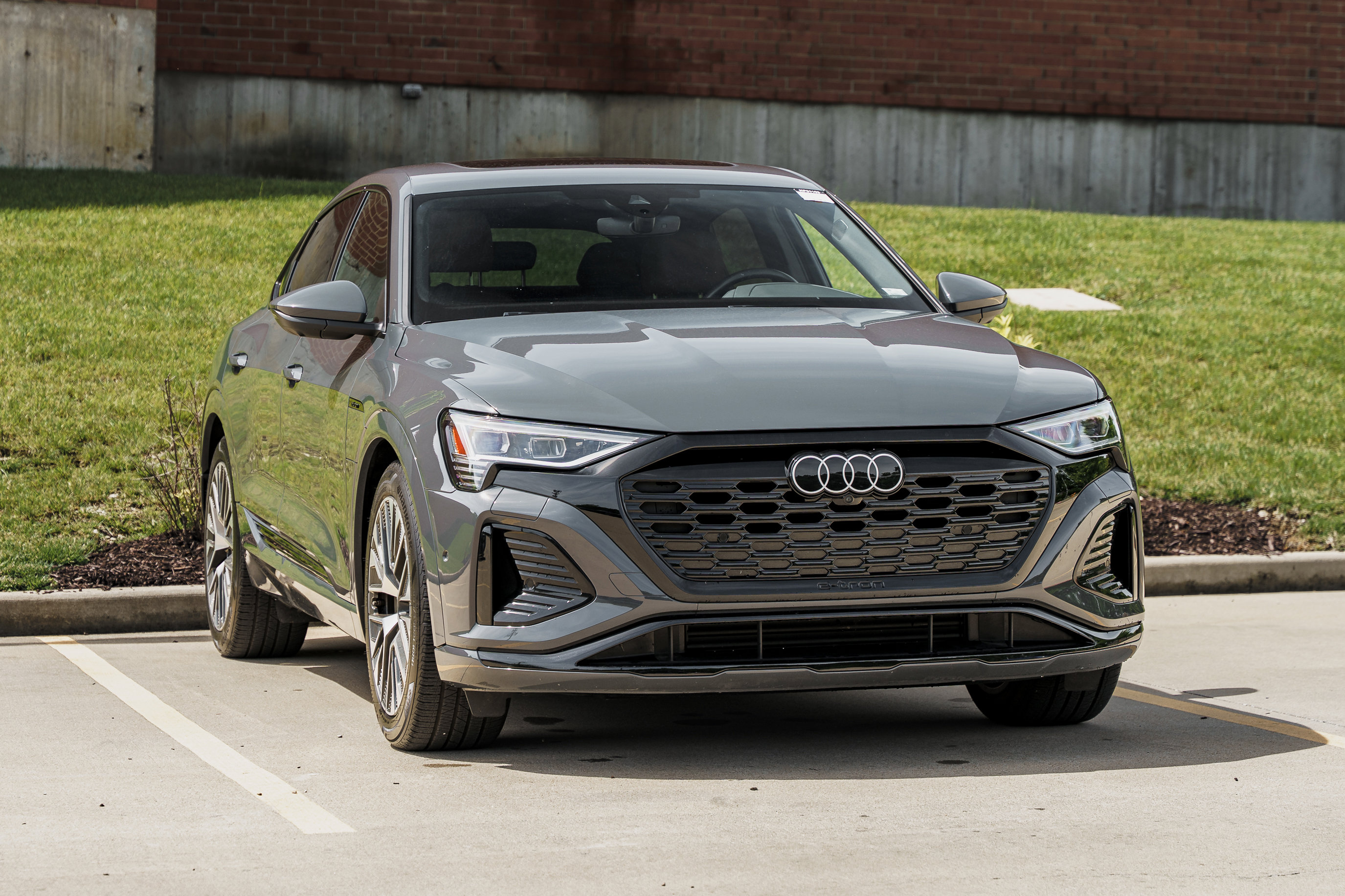 Used 2024 Audi Q8 e-tron Premium Plus w/ Premium Plus Package AWD/4WD image 2