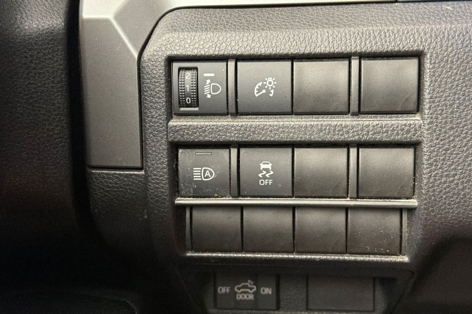 Used 2024 Toyota Tacoma SR5 AWD/4WD image 28