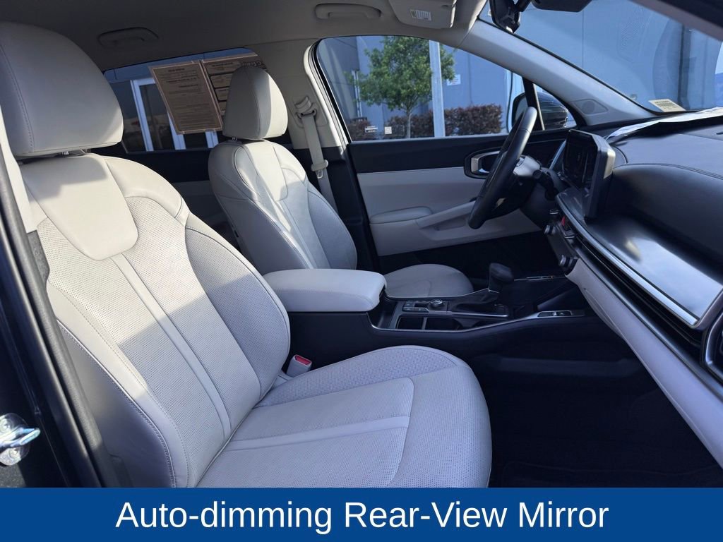 Used 2025 Kia Sorento EX image 23