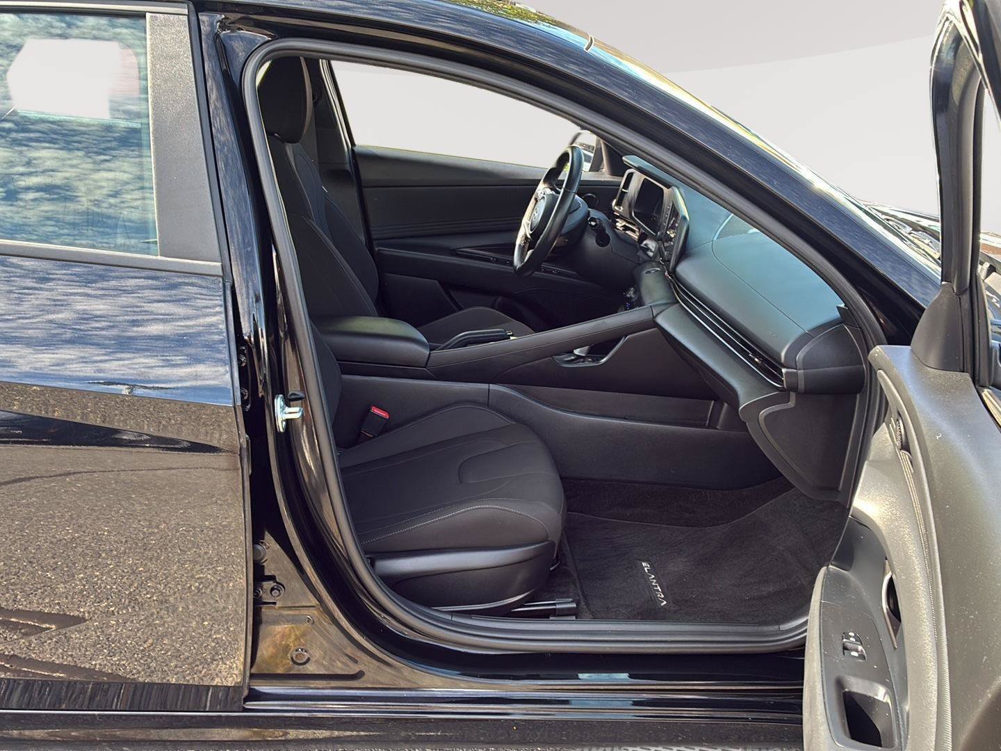 Certified 2025 Hyundai Elantra Sport FWD image 11