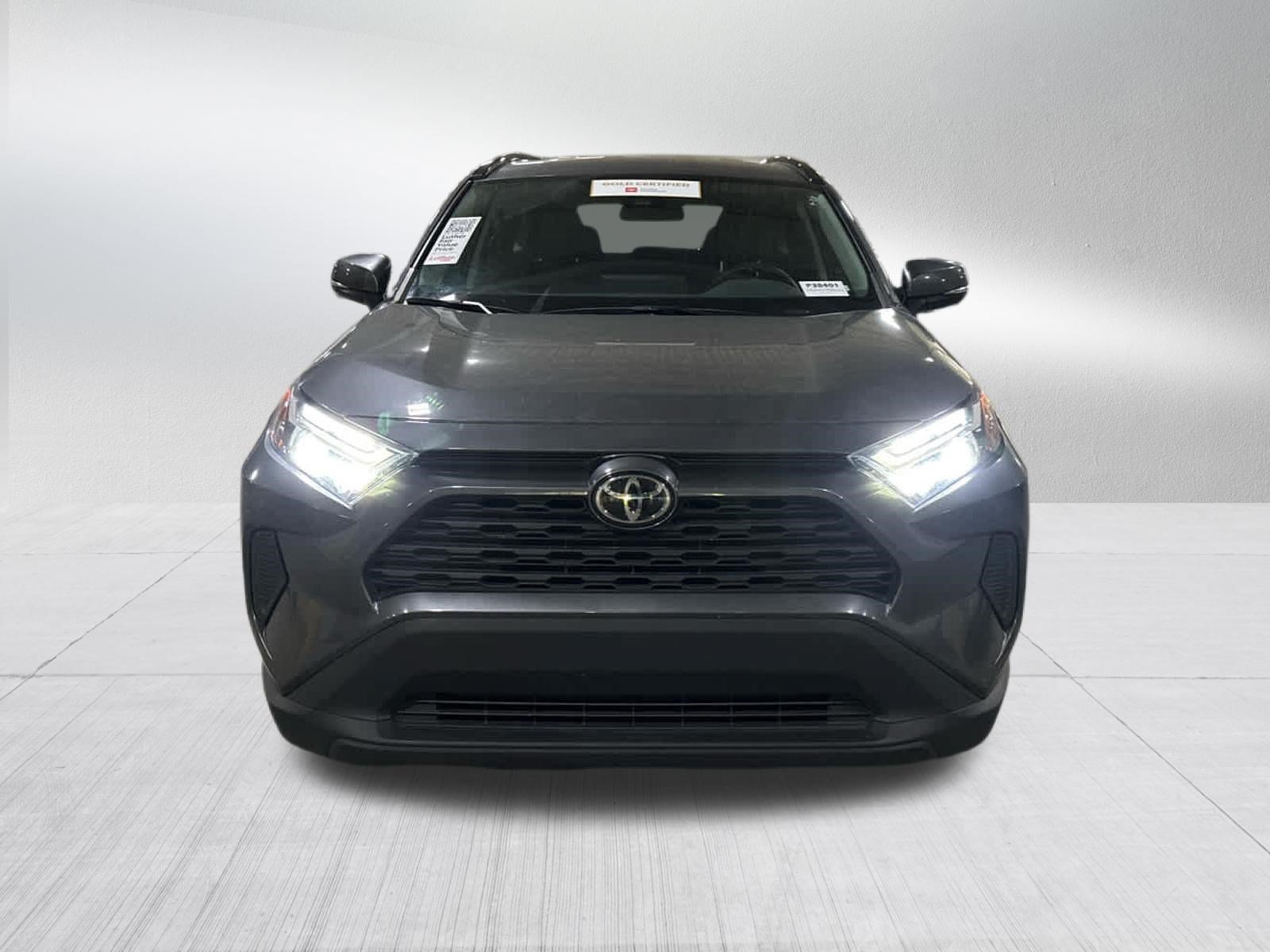 Used 2025 Toyota RAV4 XLE AWD/4WD image 2