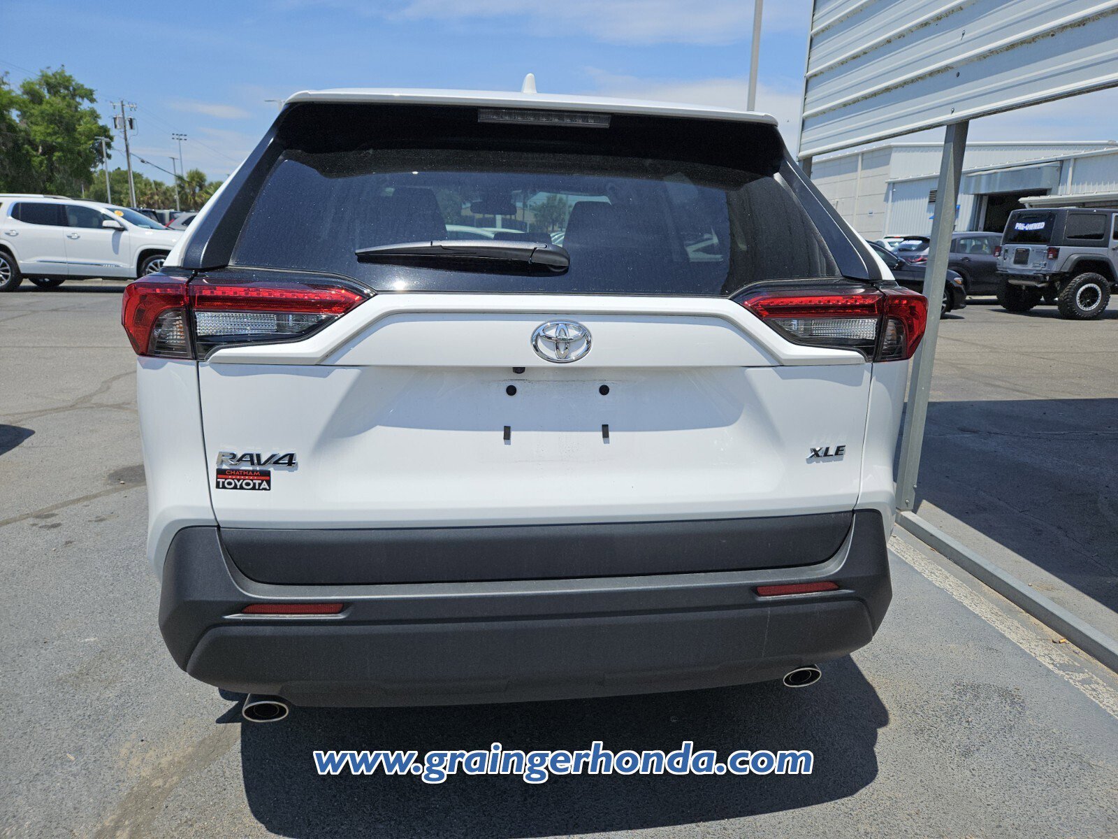 Used 2025 Toyota RAV4 XLE w/ Convenience Package FWD image 8