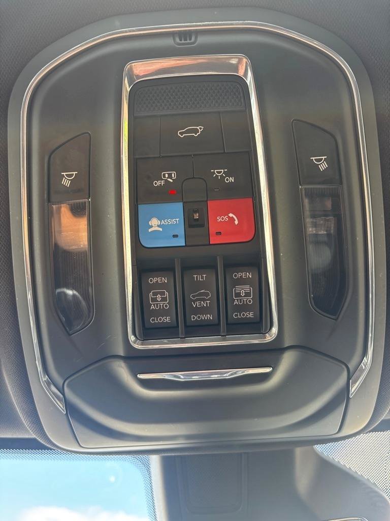 Used 2024 Jeep Grand Cherokee L Limited w/ Luxury Tech Group II AWD/4WD image 33
