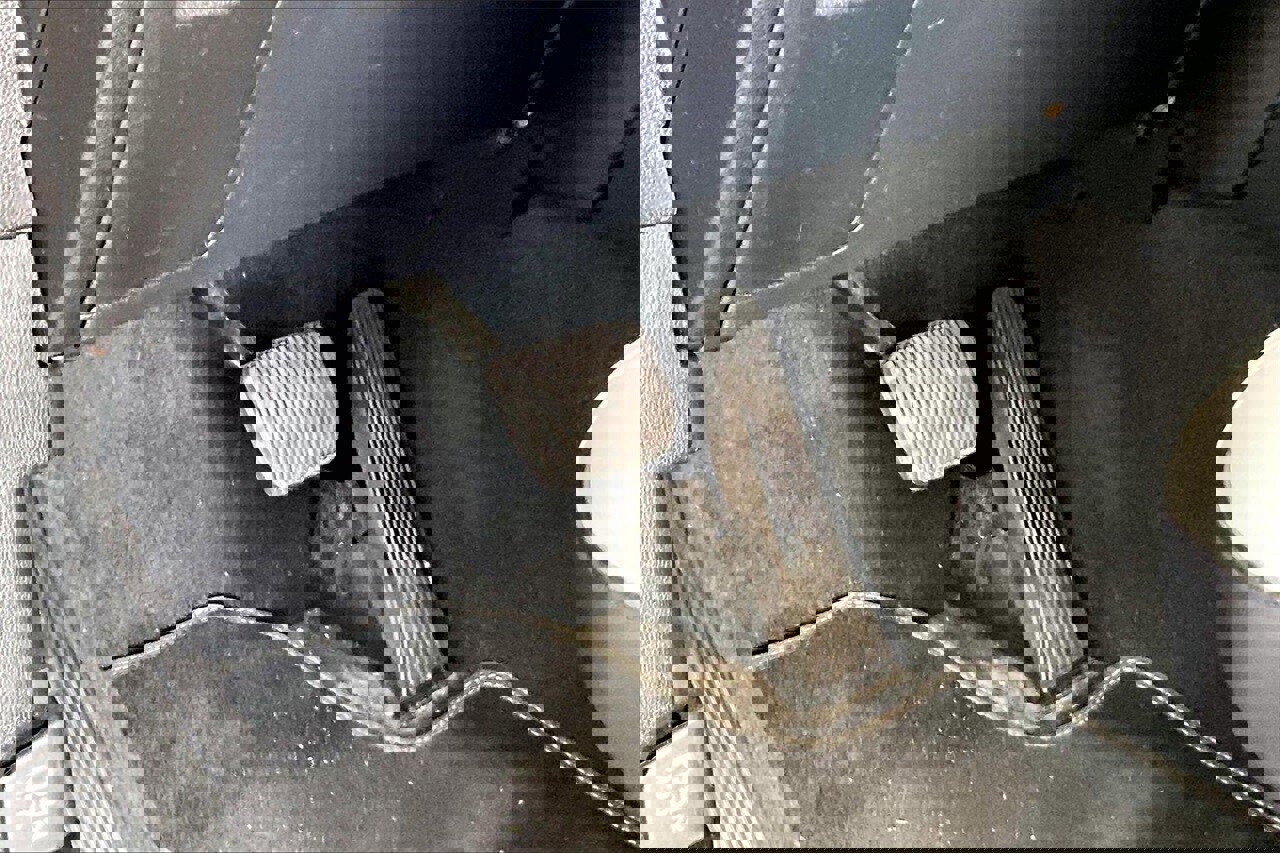 Used 2021 Ford Explorer XLT w/ Equipment Group 202A image 21