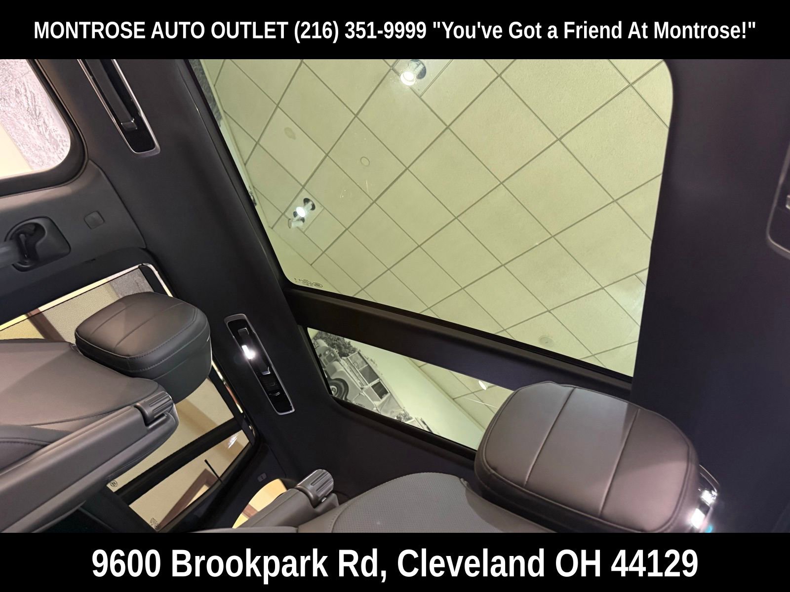 New 2025 Land Rover Range Rover Long Wheelbase SE image 17