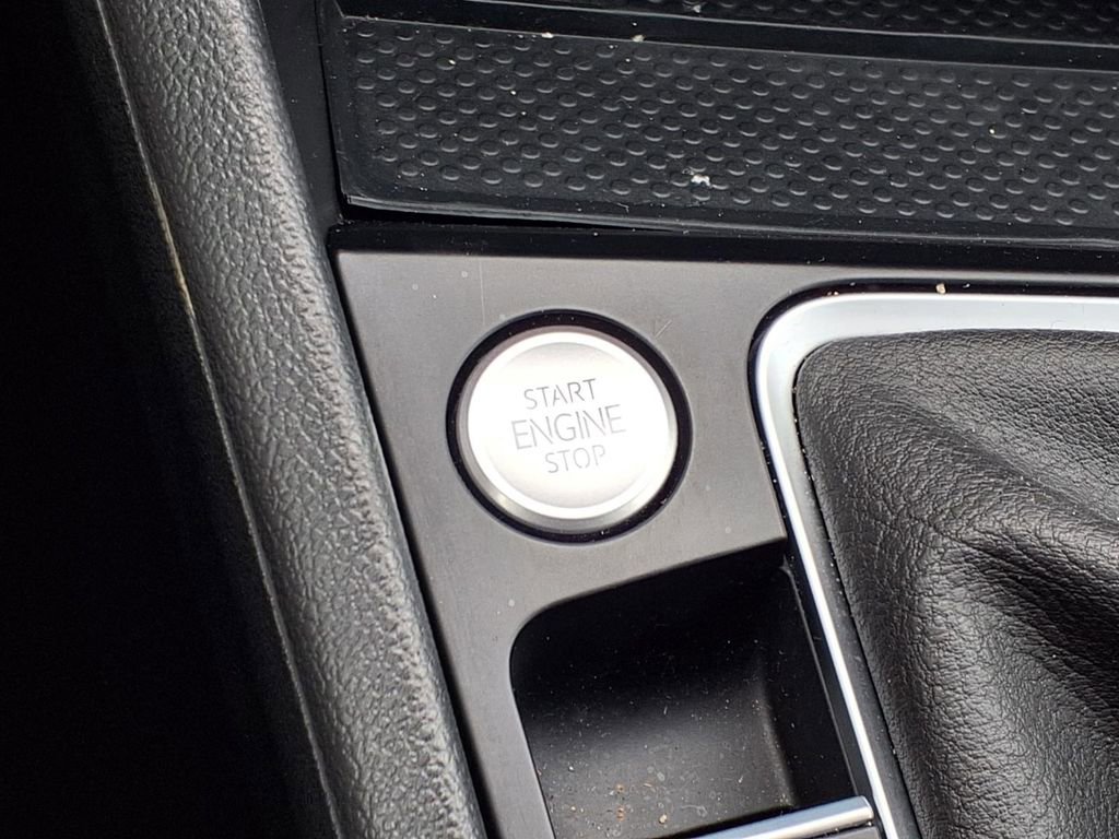 Used 2025 Volkswagen Jetta SE image 15