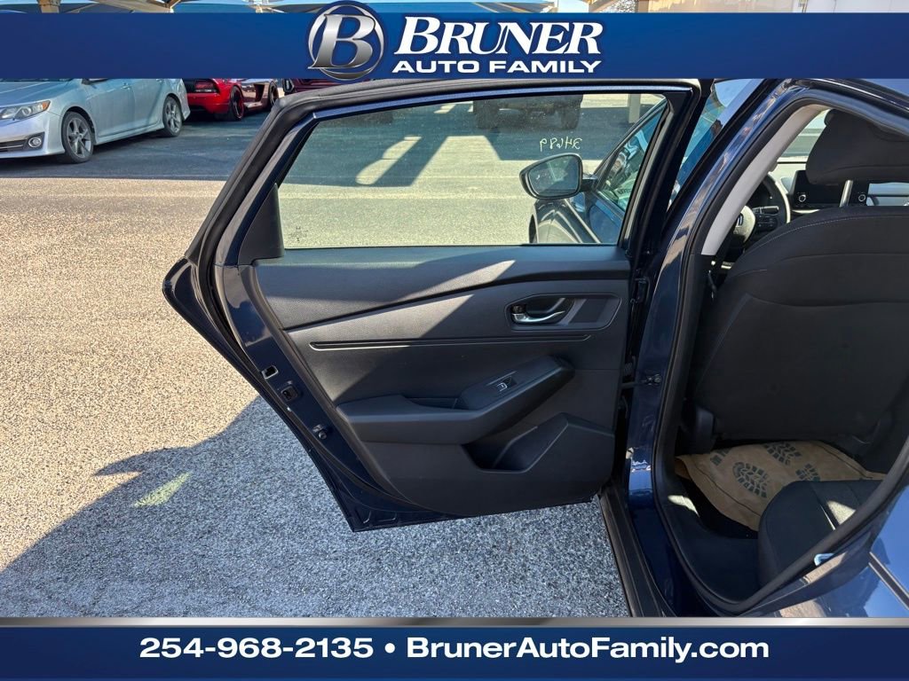 Used 2023 Honda Accord EX image 11