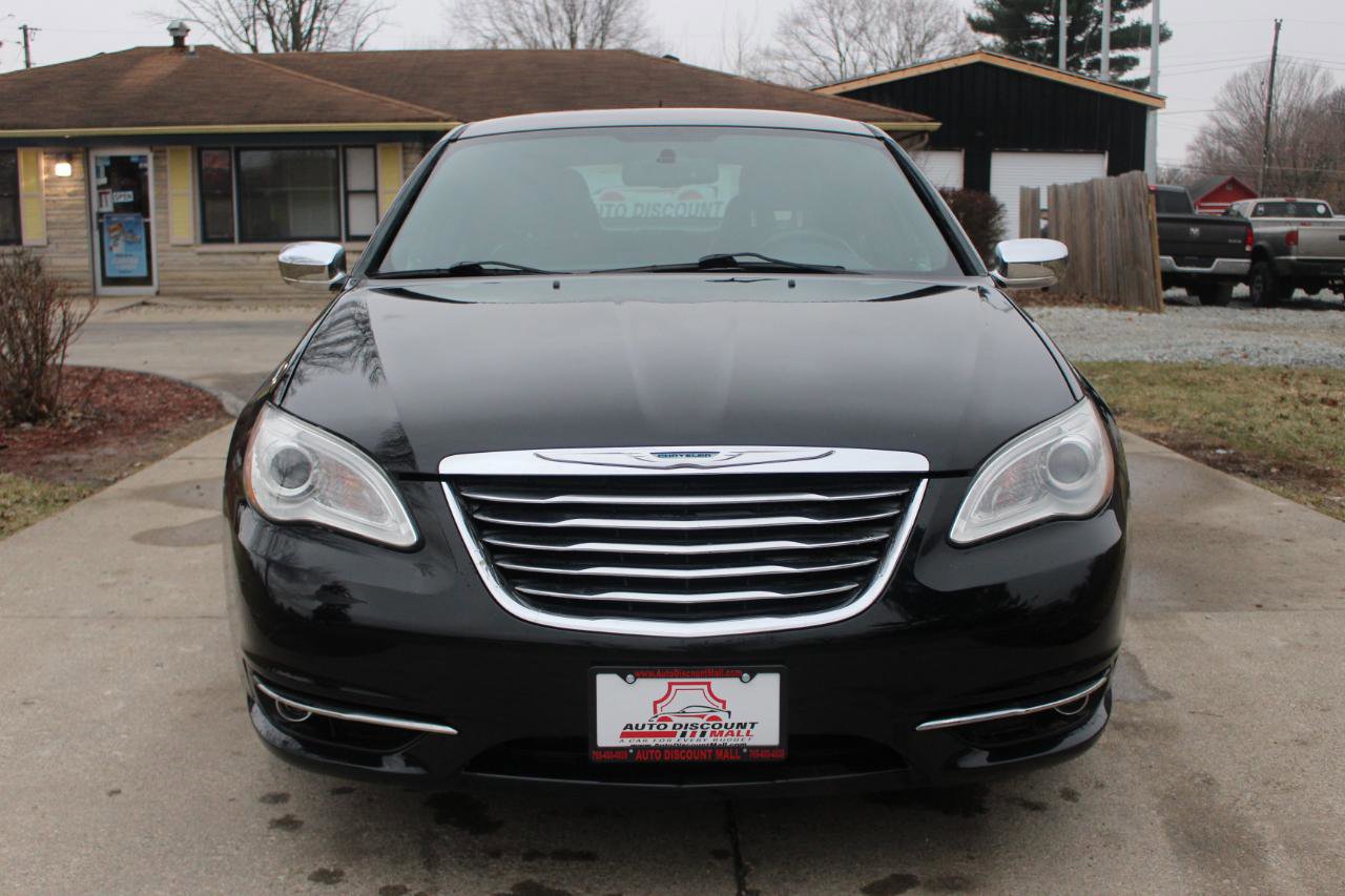 Used 2013 Chrysler 200 Limited FWD image 3