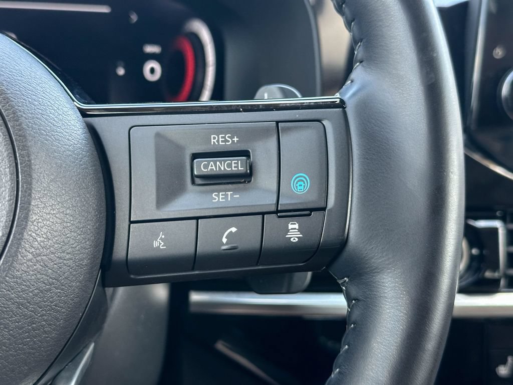 Used 2022 Nissan Pathfinder Platinum w/ Cargo Package FWD image 32