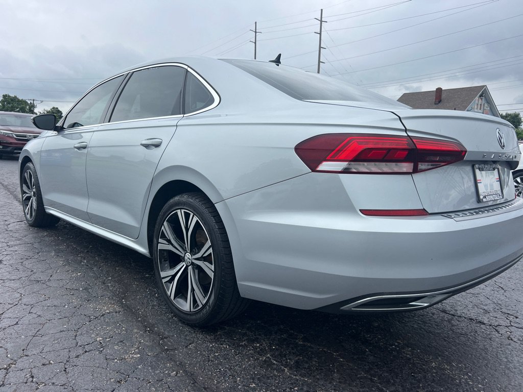 Used 2021 Volkswagen Passat 2.0T SE FWD image 5