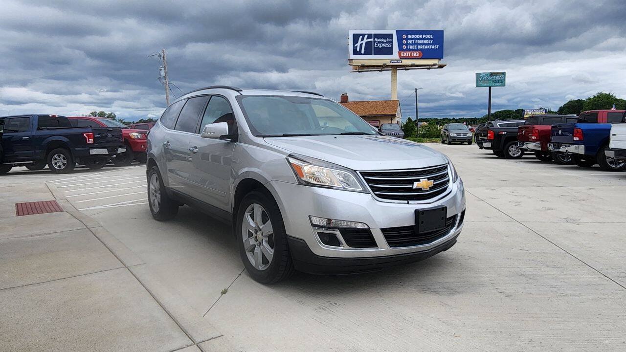 Used 2017 Chevrolet Traverse LT w/ Style and Technology Package FWD image 8