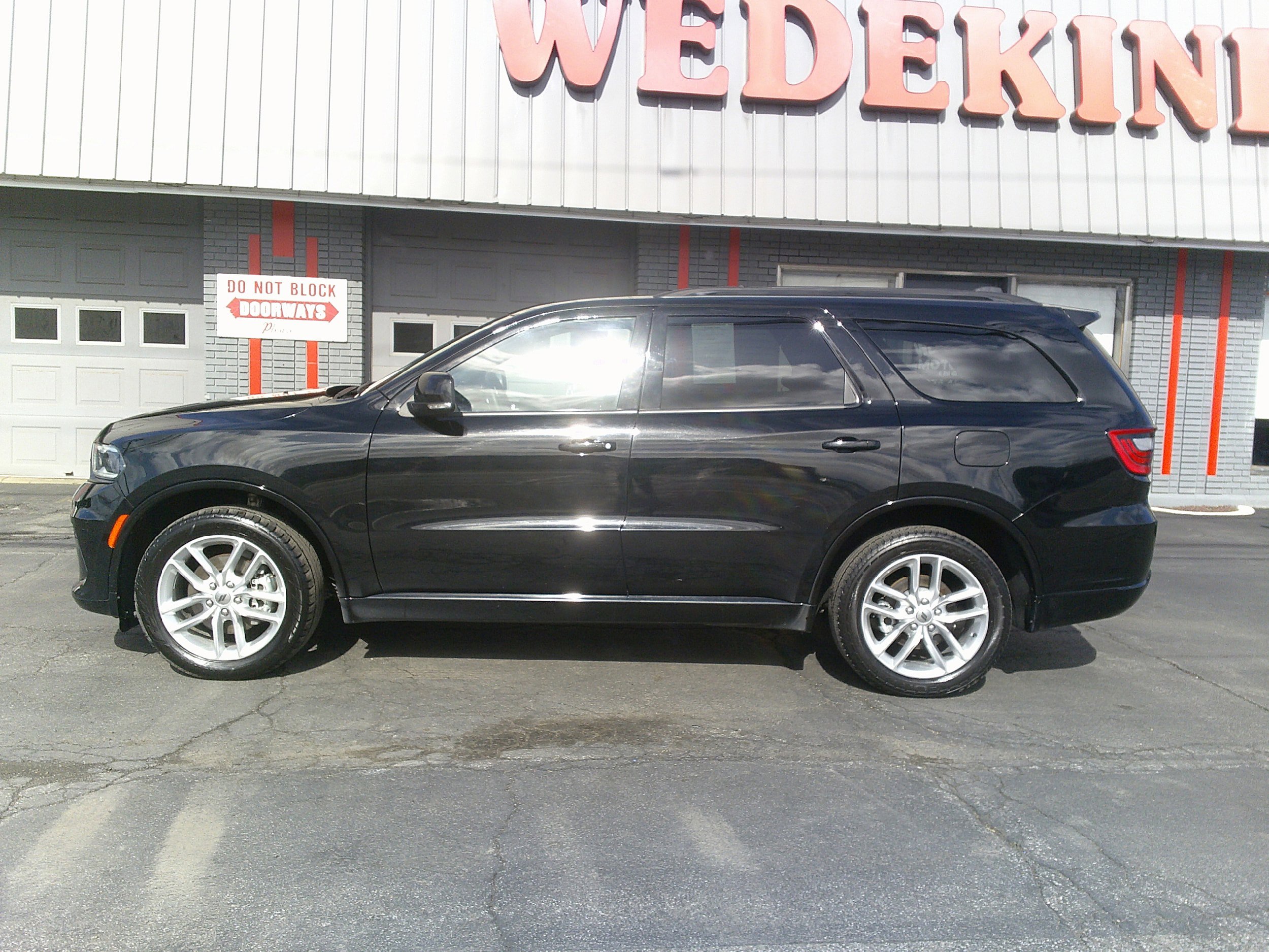 Used 2024 Dodge Durango GT AWD/4WD image 2