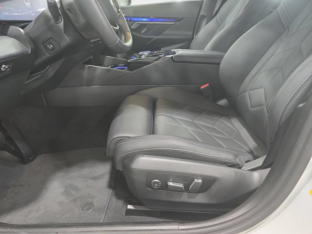 Certified 2025 BMW i5 eDrive40i w/ Premium Package RWD image 20