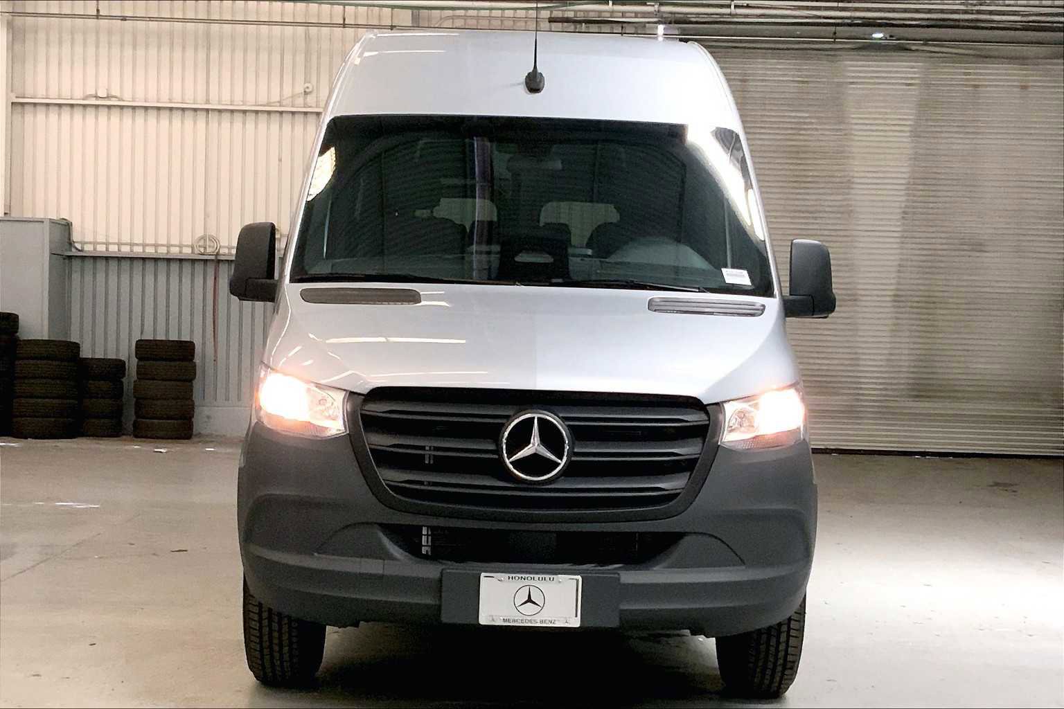 Used 2025 Mercedes-Benz Sprinter 2500 image 3