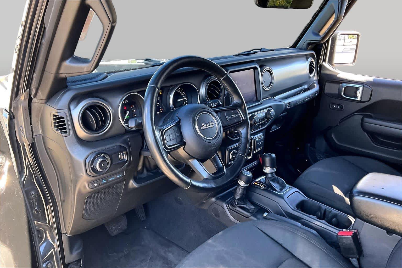 Used 2023 Jeep Wrangler Unlimited w/ Sun & Screen Package AWD/4WD image 17