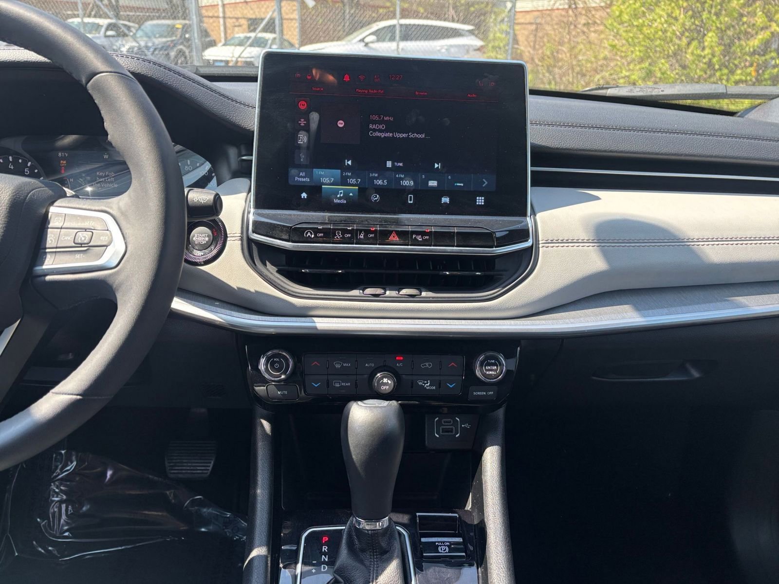 Used 2025 Jeep Compass Limited image 17