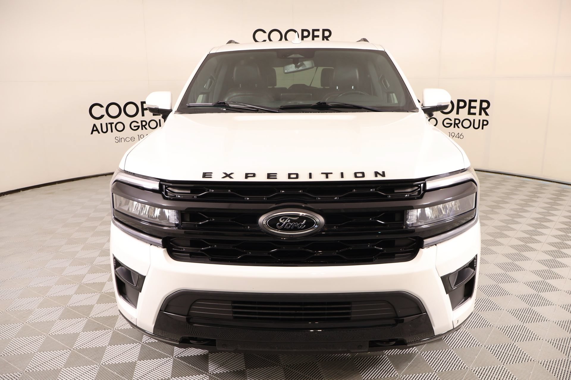 Used 2023 Ford Expedition Limited AWD/4WD image 9