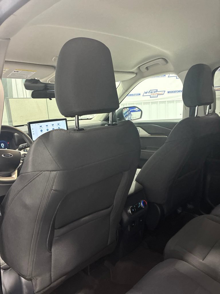 Used 2025 Ford Explorer Active AWD/4WD image 26