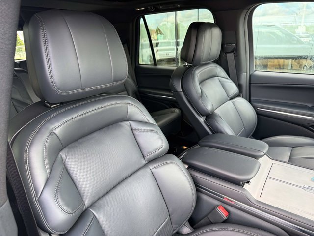 New 2026 Lincoln Navigator Reserve w/ Jet Appearance Package AWD/4WD image 18