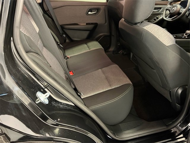 Used 2023 Nissan Rogue SV image 12