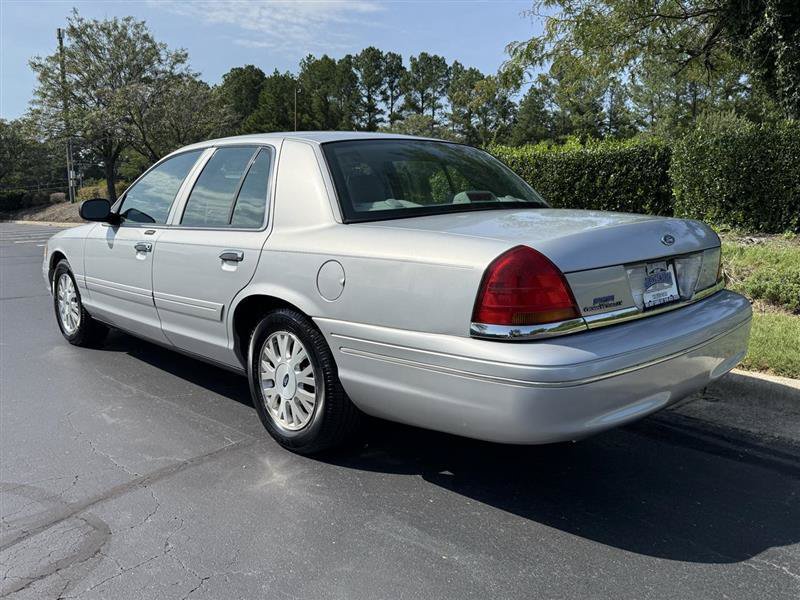 Used 2003 Ford Crown Victoria LX RWD image 3