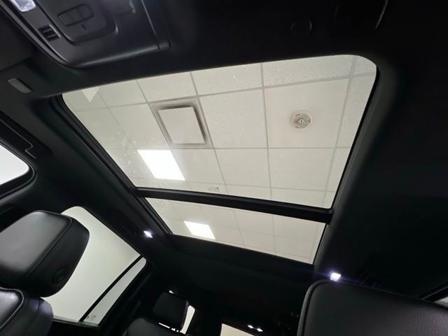 Used 2022 GMC Yukon XL Denali AWD/4WD image 43