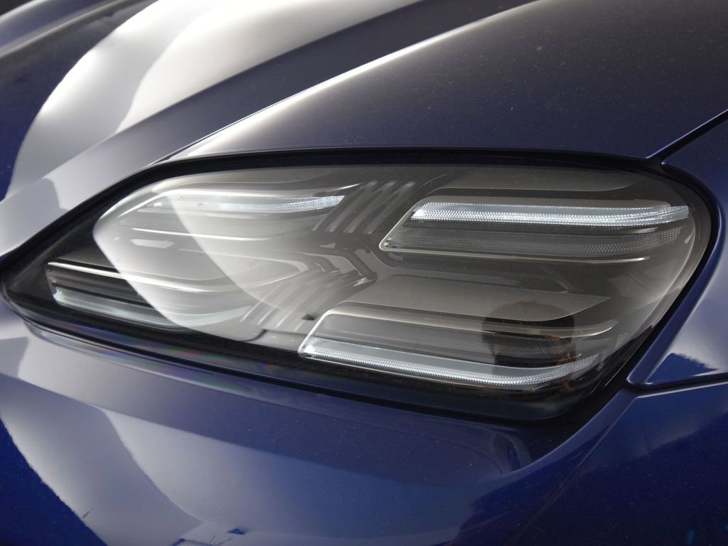 Used 2024 Porsche Macan 4 Electric image 11