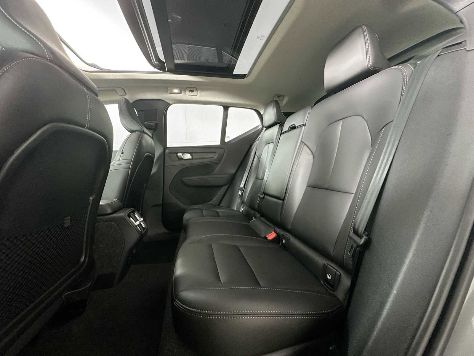 Used 2025 Volvo XC40 B5 Core w/ Protection Package Premier image 23