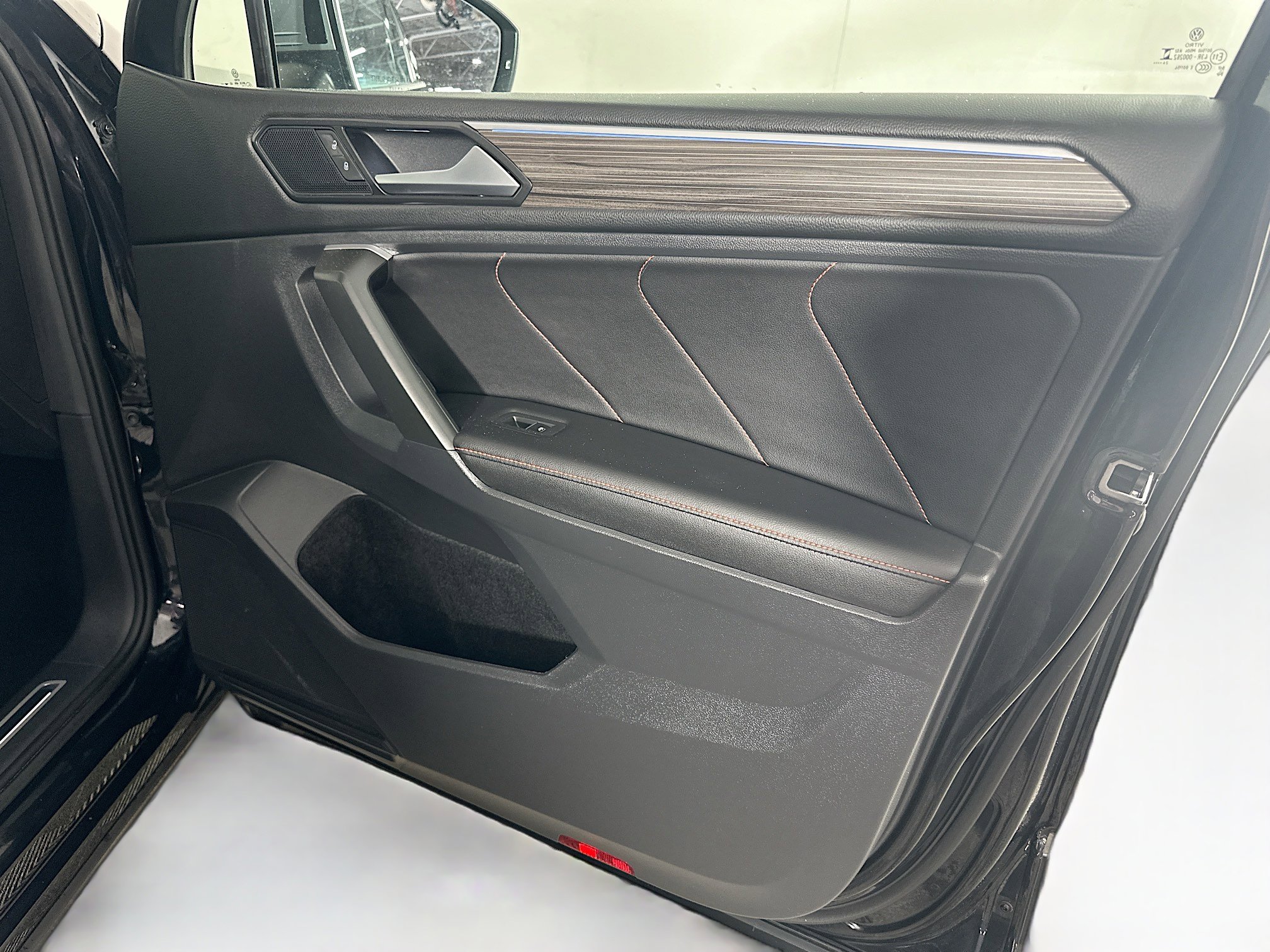 Used 2024 Volkswagen Tiguan Wolfsburg Edition image 30