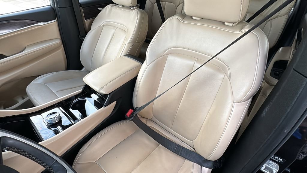 Used 2023 Jeep Grand Cherokee Limited image 23