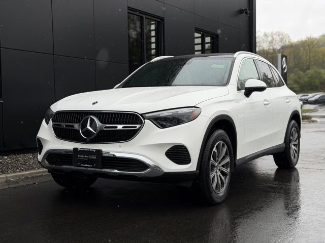 Used 2025 Mercedes-Benz GLC 300 4MATIC image 2