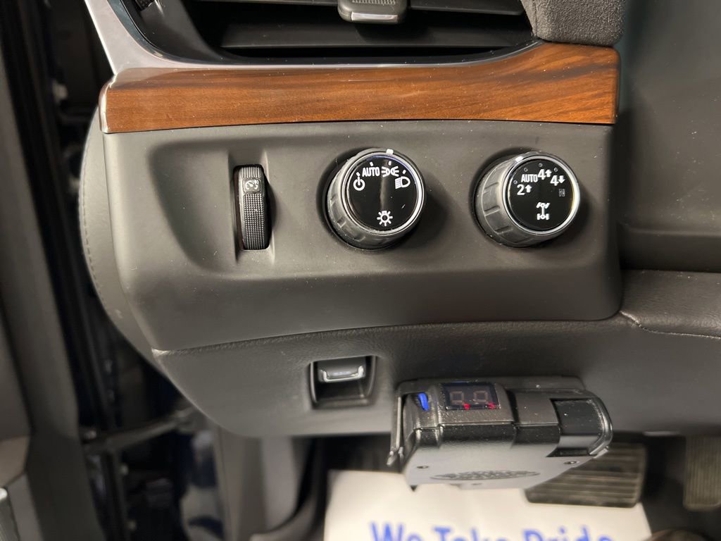 Used 2017 Cadillac Escalade Premium Luxury AWD/4WD image 23