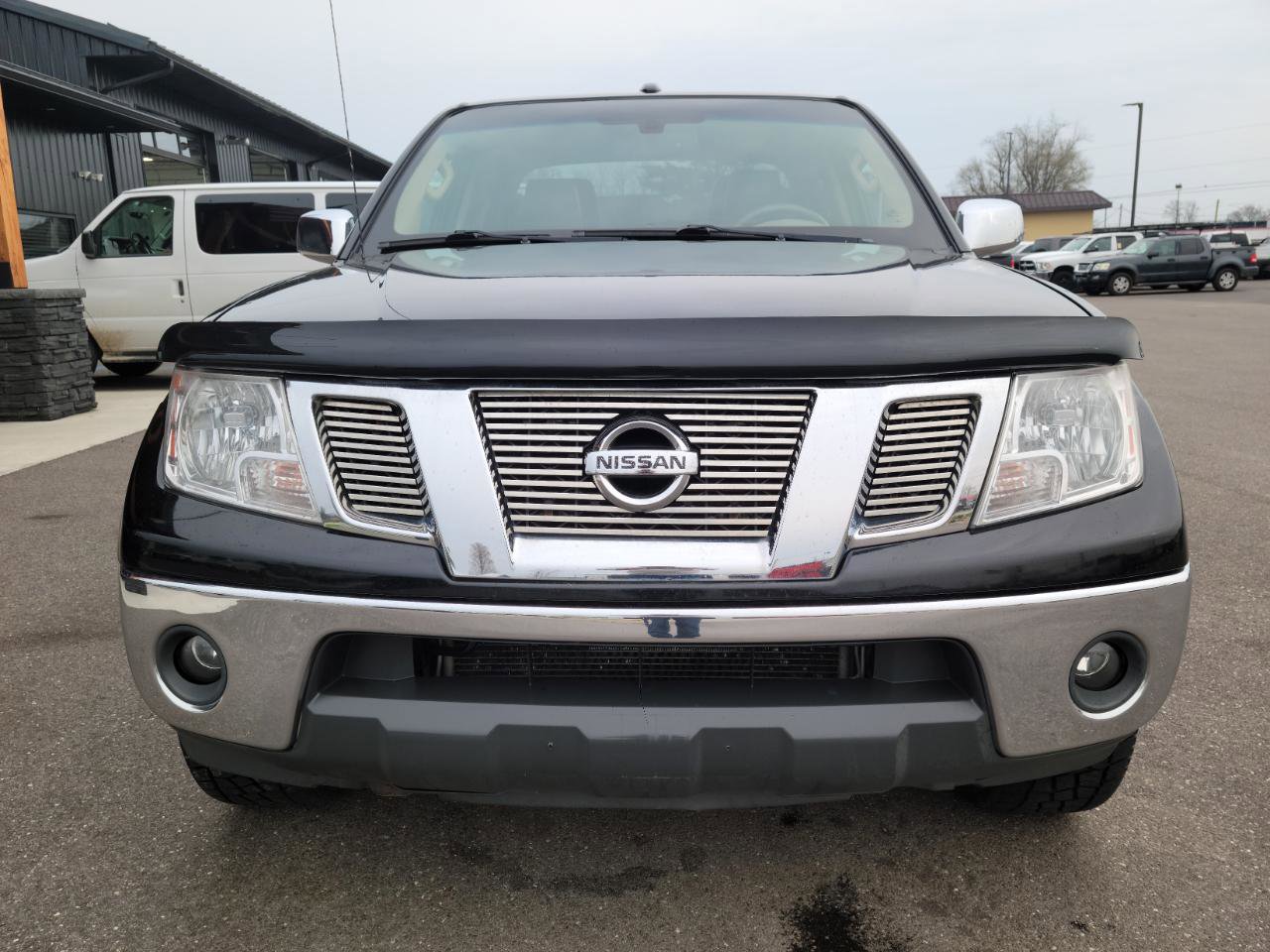 Used 2013 Nissan Frontier SL w/ Moonroof Pkg image 2