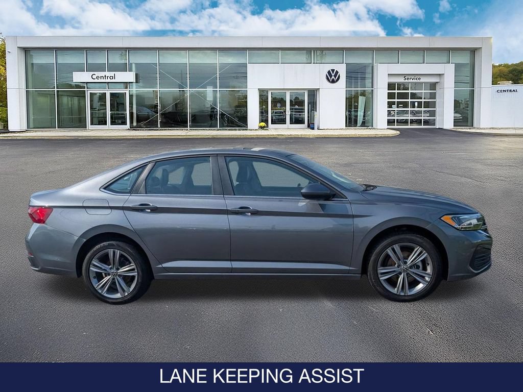 Certified 2024 Volkswagen Jetta SE FWD image 9