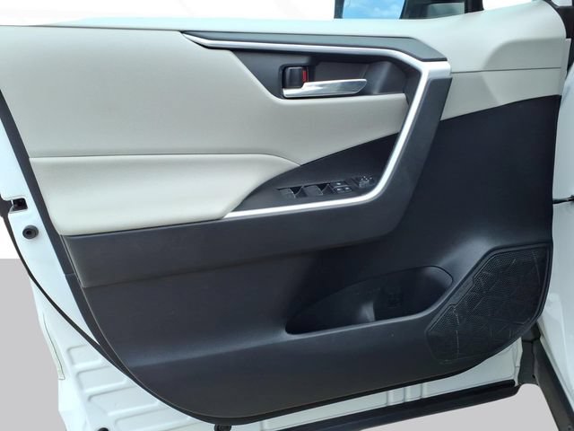 Used 2022 Toyota RAV4 XLE AWD/4WD image 10